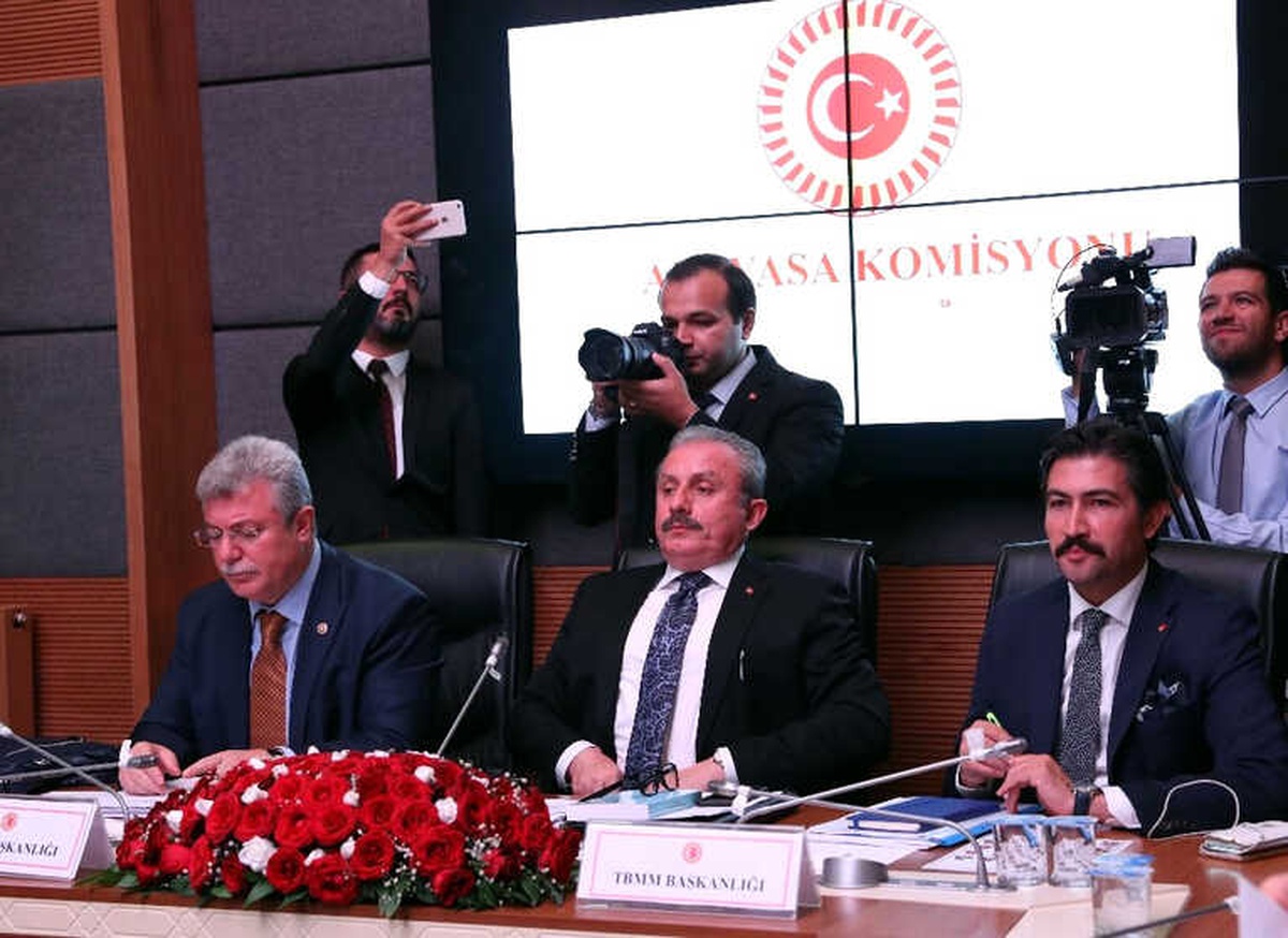 TBMM İç Tüzük Teklifi Anayasa Komisyonu\'nda Kabul Edildi