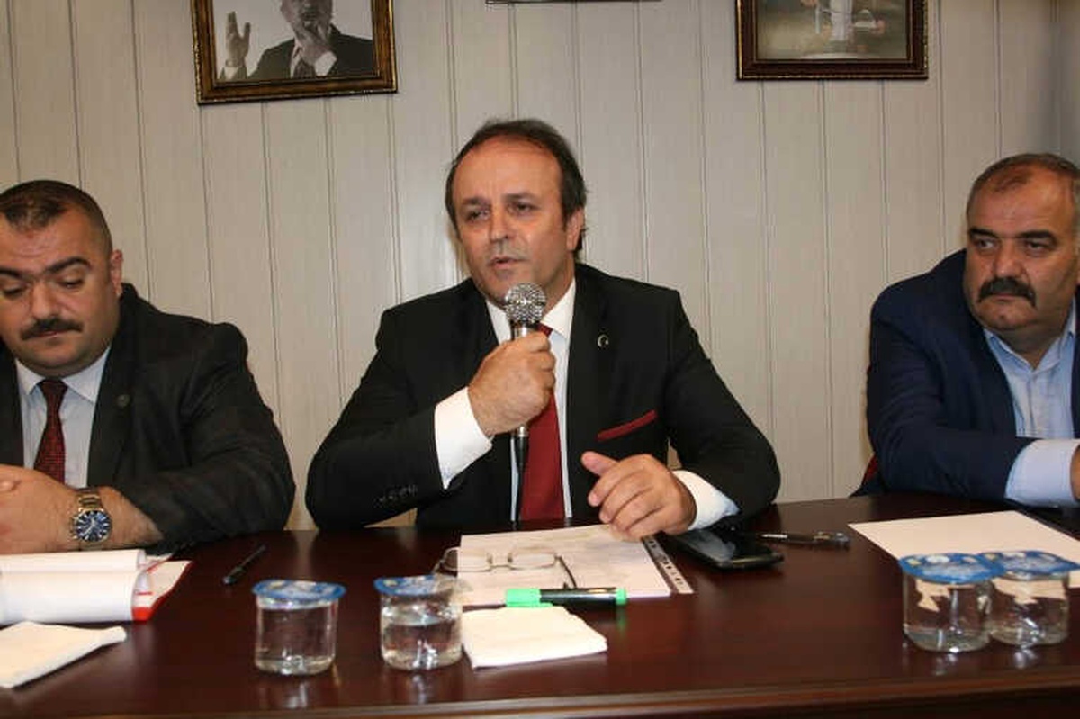 Trabzon\'da İnşaatçılar ve Emlakçılar Taşınmaz Ticaret Yönetmeliği ile İlgili Bilgilendirildi