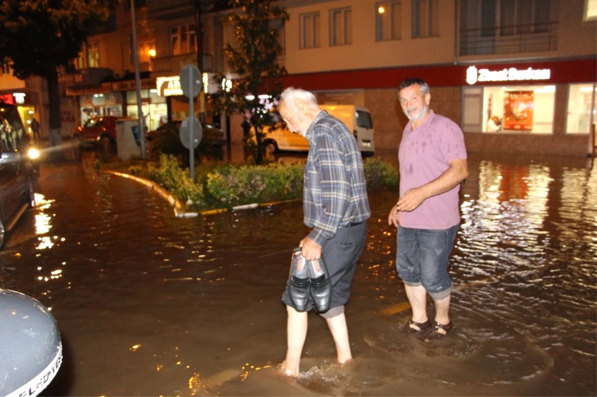 Trabzon\'un Araklı İlçesinde Şiddetli Yağış Etkili Oldu