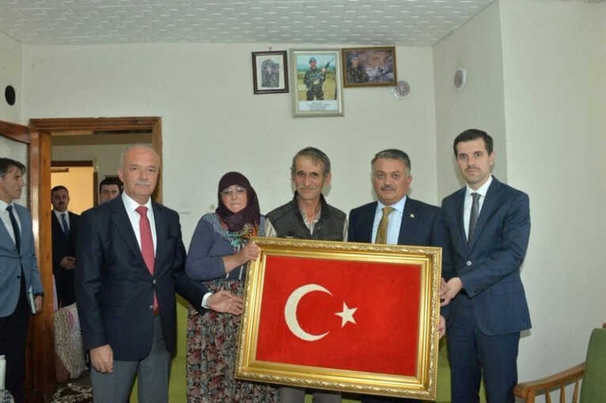 Vali Yazıcı Dursunbey\'de Yatırımları İnceledi