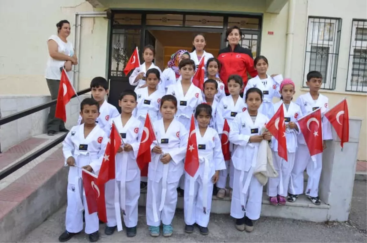 Yabancı Uyruklu Öğrenciler Tekvando ile Uyum Sağlayacak