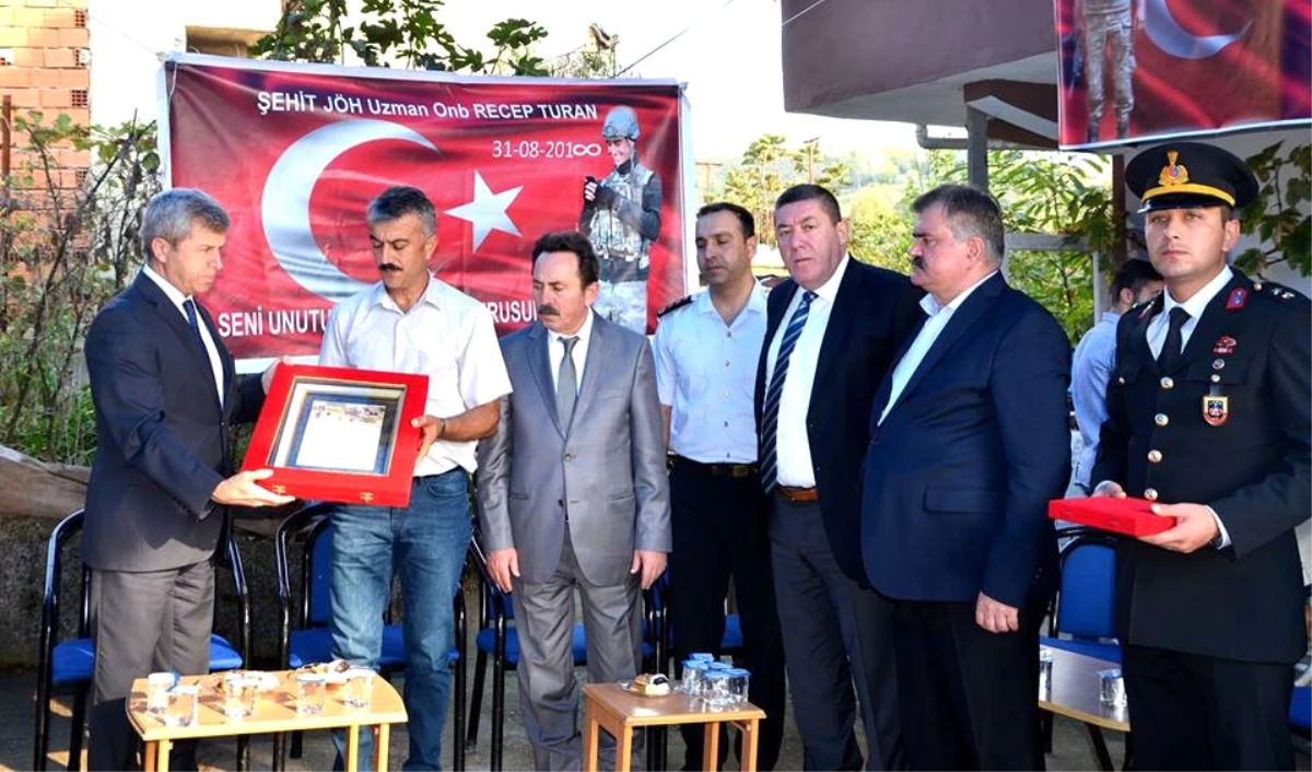 Zonguldak Valisi Çınar Şehit Ailesi ile Bir Araya Geldi