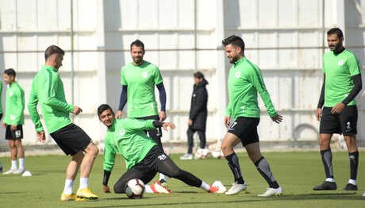 Atiker Konyaspor\'da Beşiktaş Maçı Hazırlıkları Sürüyor