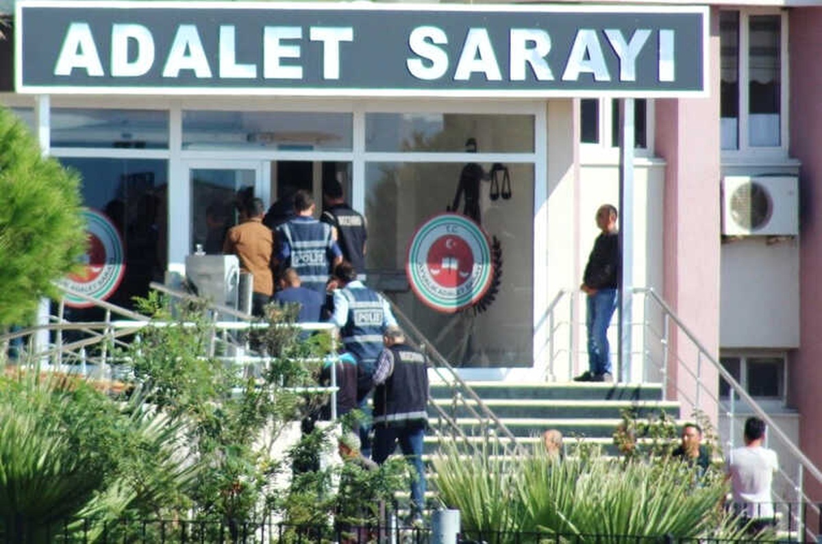 Ayvalık\'ta Polisten Uyuşturucu Operasyonu