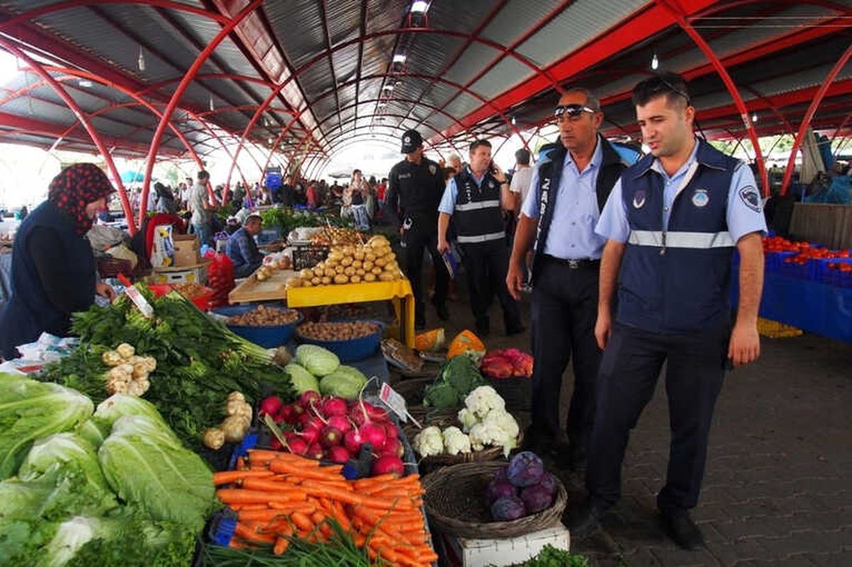 Ayvalık\'ta Zabıtadan Etiket Kontrolü