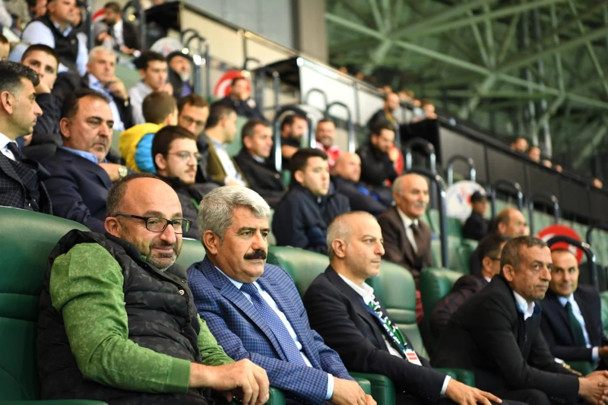 Başkan Üzülmez Kocaelispor\'u Yalnız Bırakmıyor