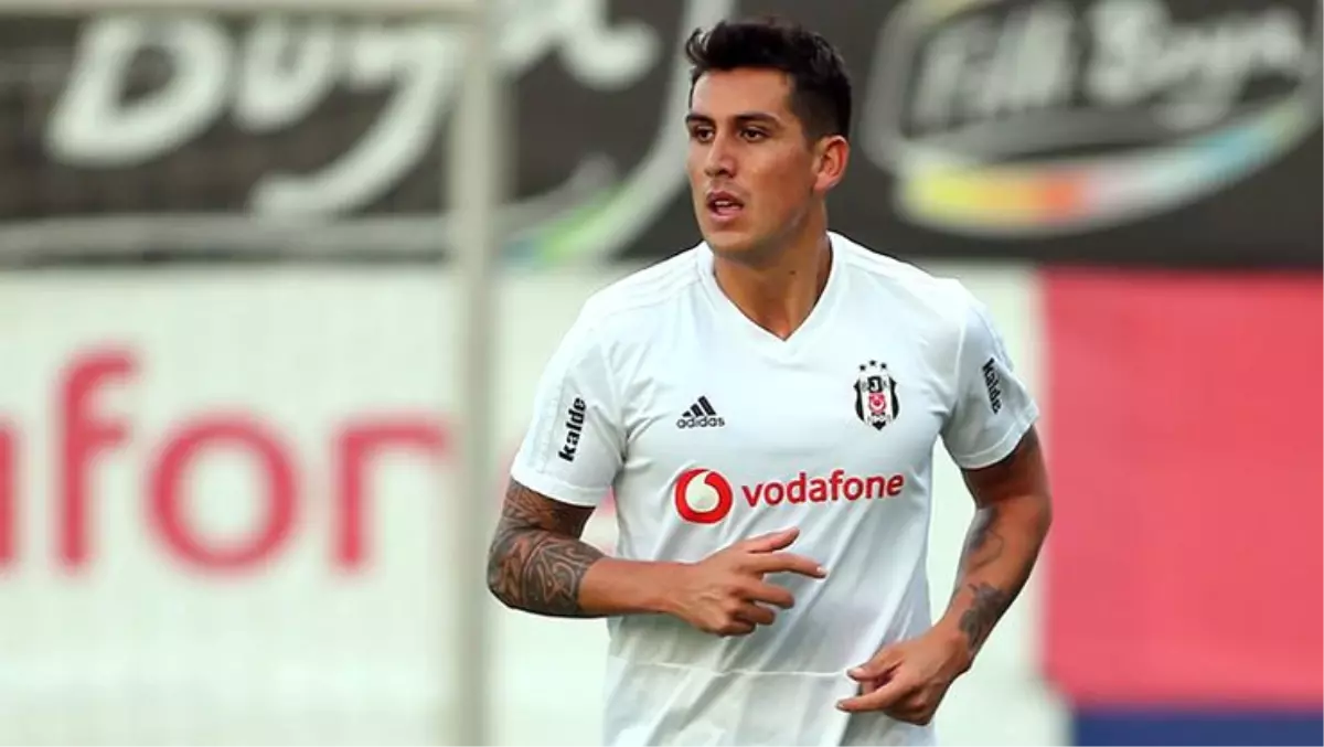 Beşiktaş\'ın Şilili Stoperi Enzo Roco, Vida ve Pepe ile Oynadığı İçin Mutlu Olduğunu Dile Getirdi