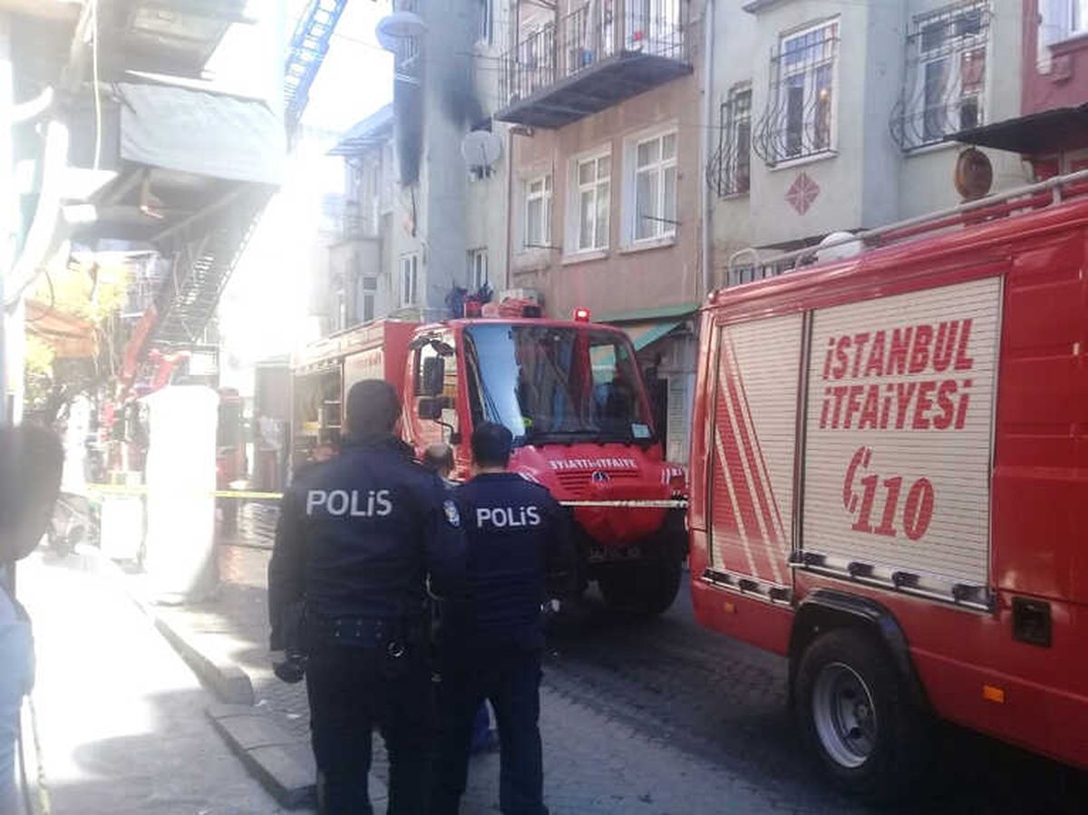 Beyoğlu\'nda Korkutan Yangın
