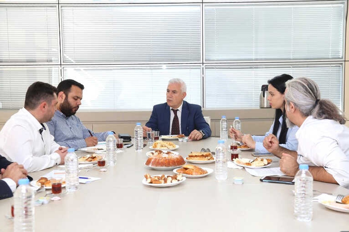 Bozbey, Bilgi İşlem Personeliyle Kahvaltıda Buluştu