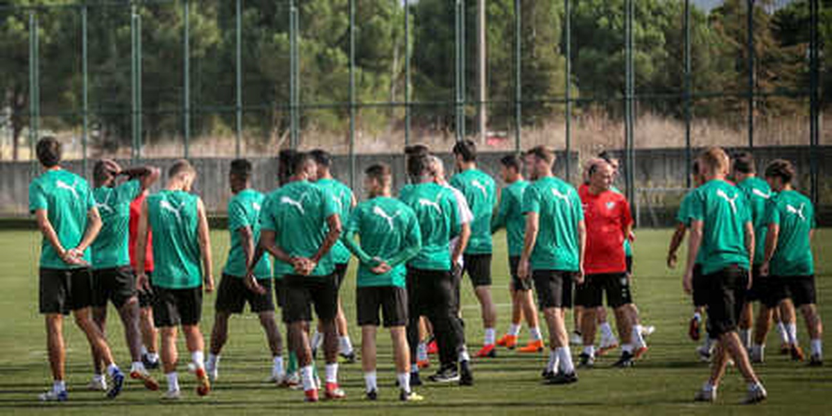 Bursaspor Sahasında Mke Ankaragücü\'nü Ağırlıyor