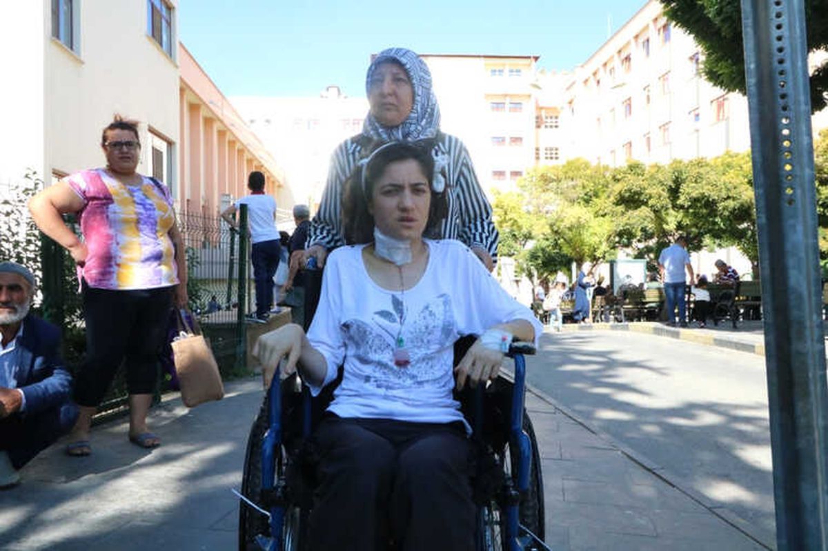 Cani Koca, Karısını Öldüresiye Dövüp Bıçakladı
