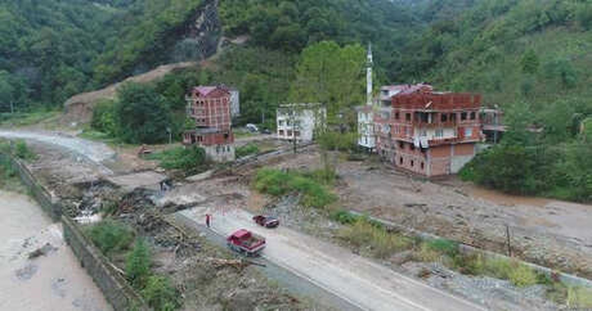 Doğu Karadeniz\'de Sağanak, Sel ve Heyelana Yol Açtı, Yollar Kapandı (3)