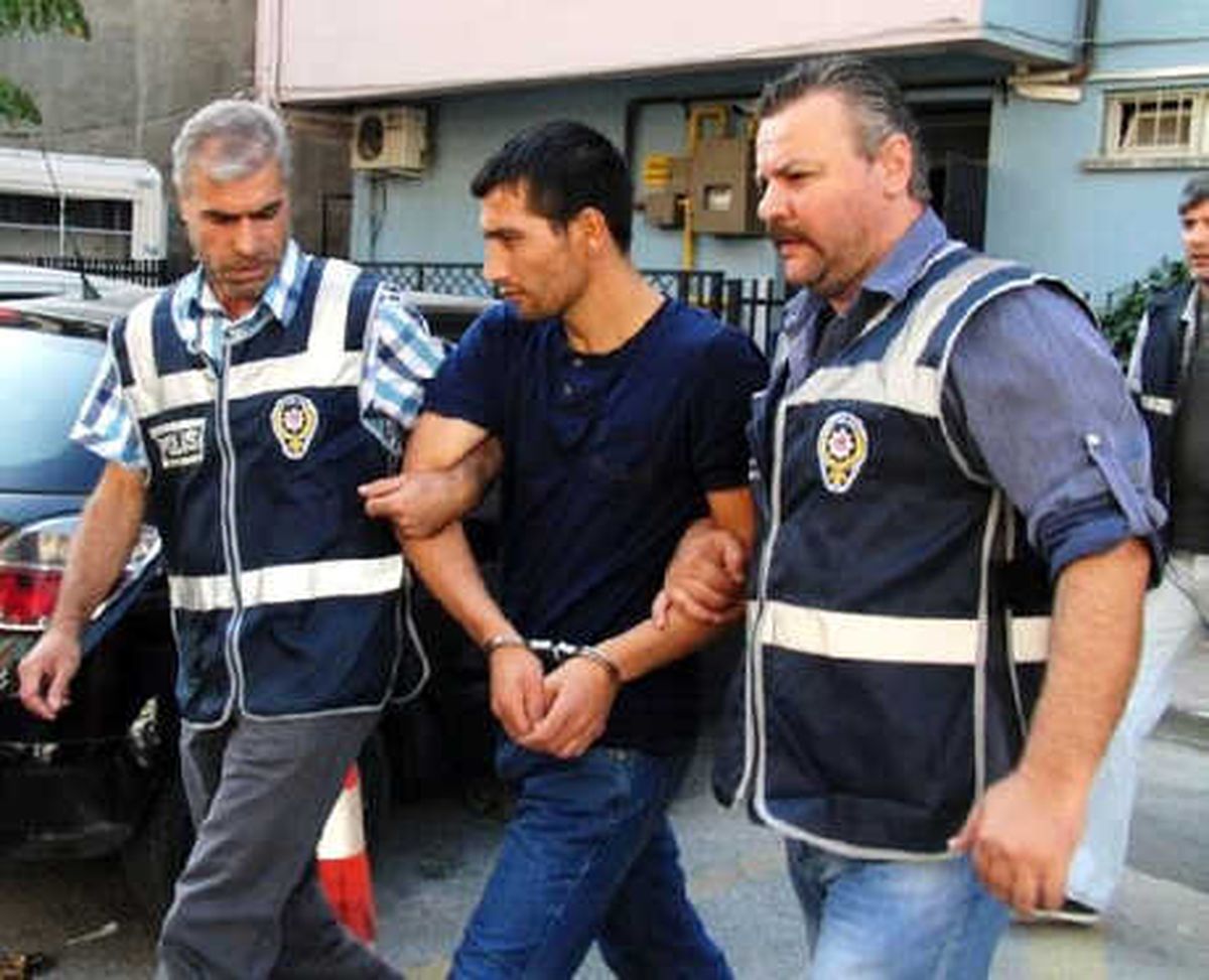 Duruşmada Eşini Öldürdüğünü İtiraf Edip, Kayınpederi ile Kayınvalidesine El Salladı
