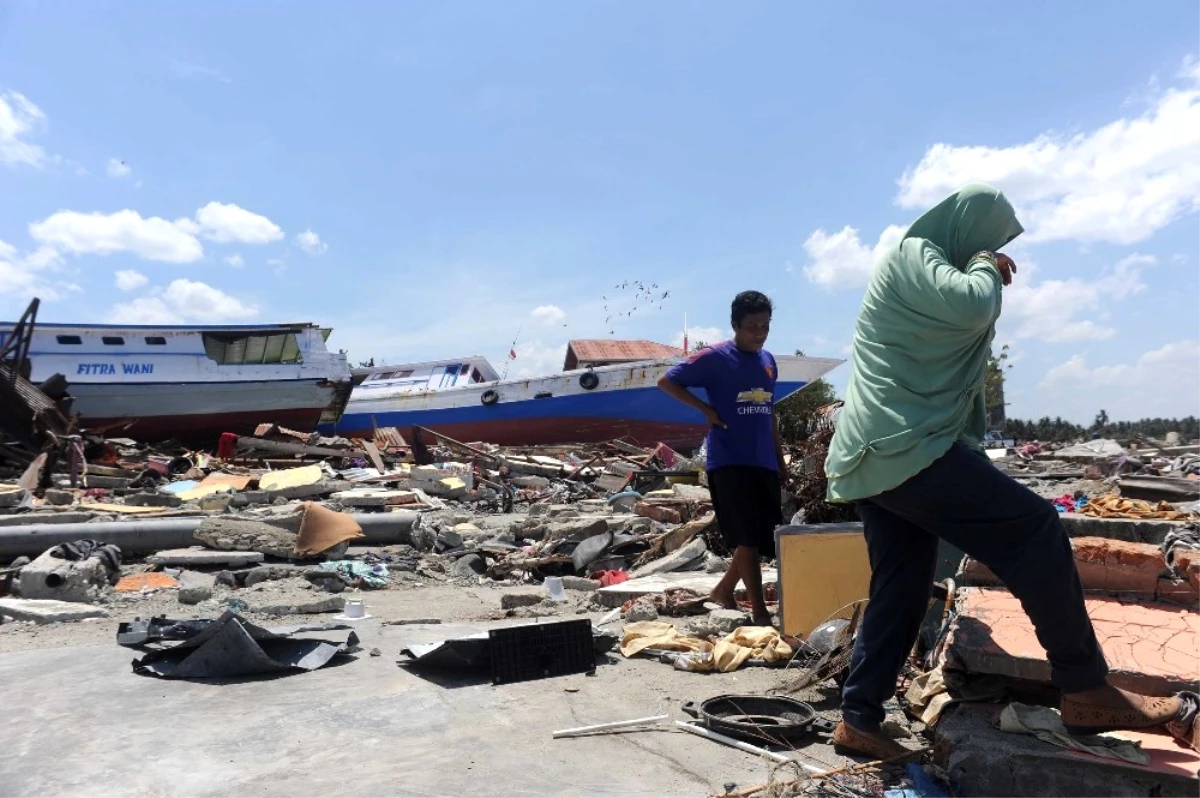 Endonezya\'da Felaketin Bilançosu Artıyor: Bin 571 Ölü