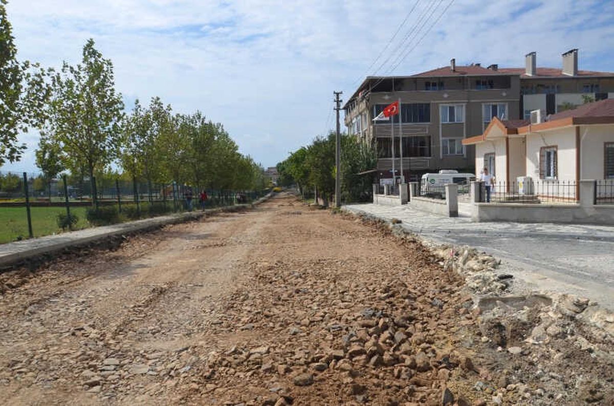 Ergene\'de Sağlık Mahallesi\'nde Asfalt Yapım Çalışmaları