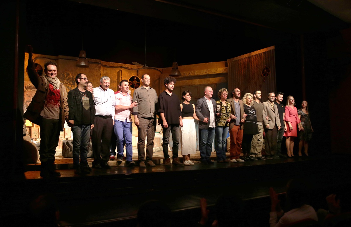 Eskişehir Tiyatroları İlk Oyun "MASKELİLER" Prömiyer Yaptı
