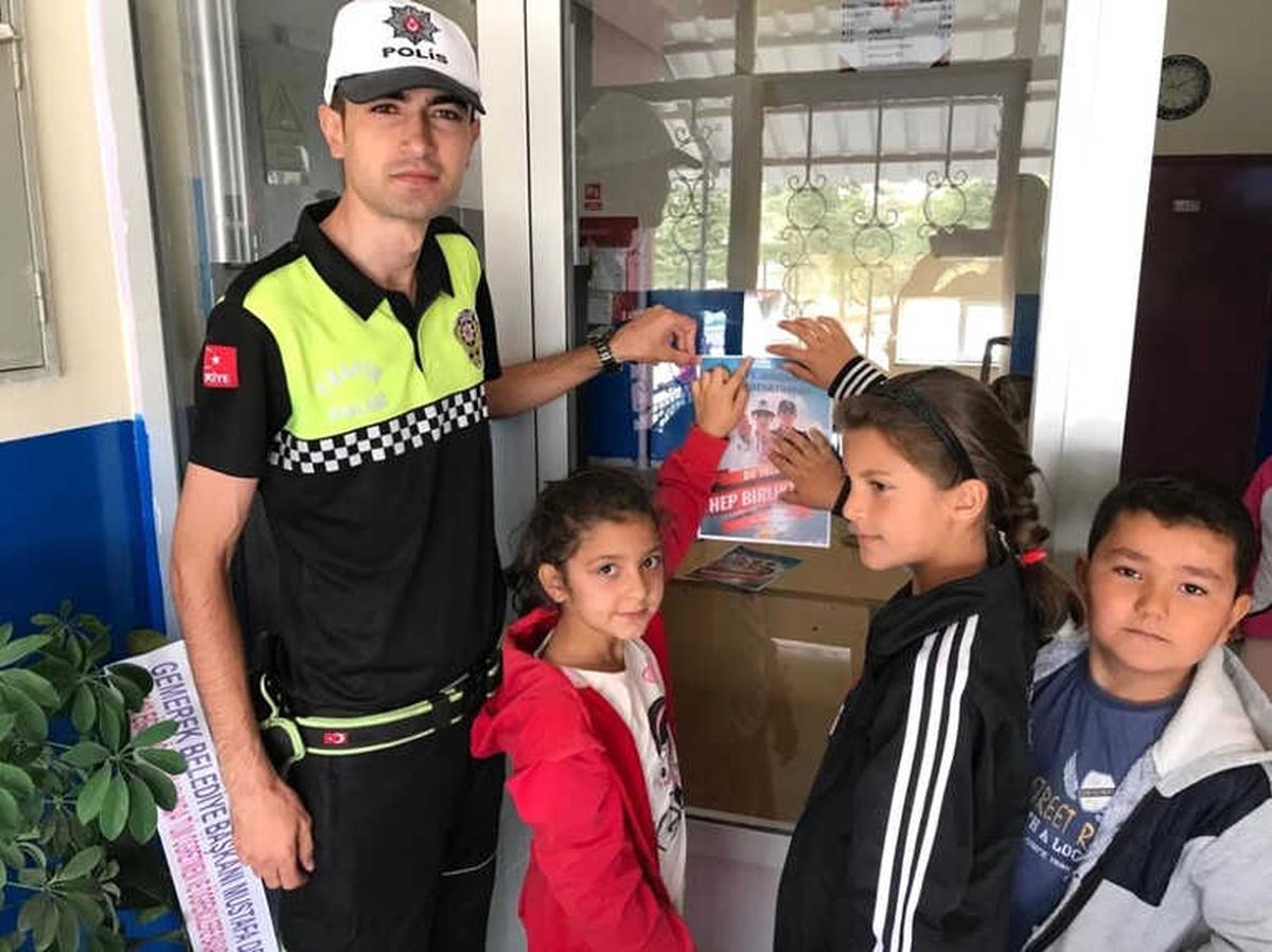 Gemerek\'te Sürücülere Afiş ve Broşür Dağıtıldı
