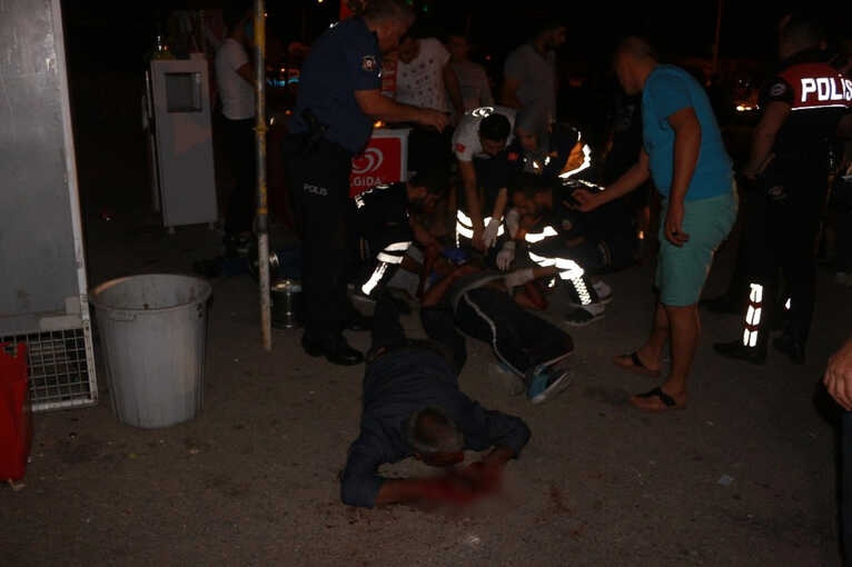 Gözaltındaki Şahsa Ateş Açan Grup ile Polis Çatıştı: 11 Yaralı