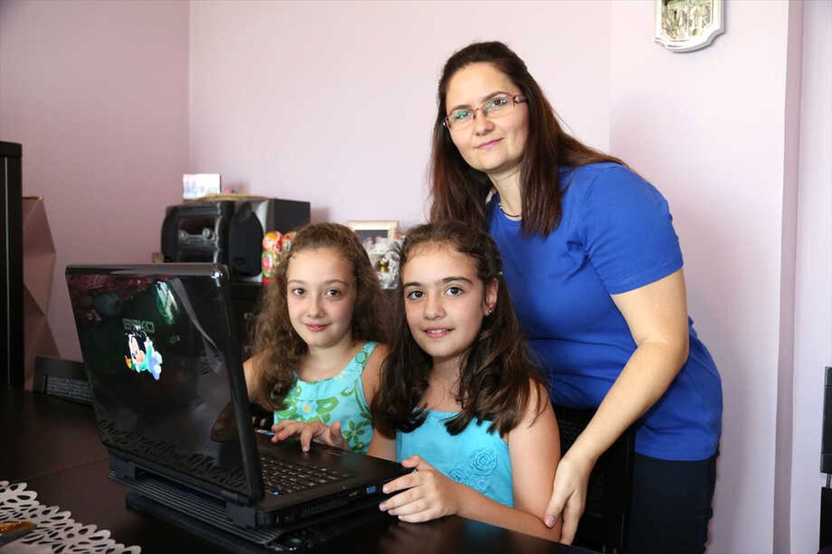 İkiz Kardeşler "Yerli Program"La Anlayarak Okuyor