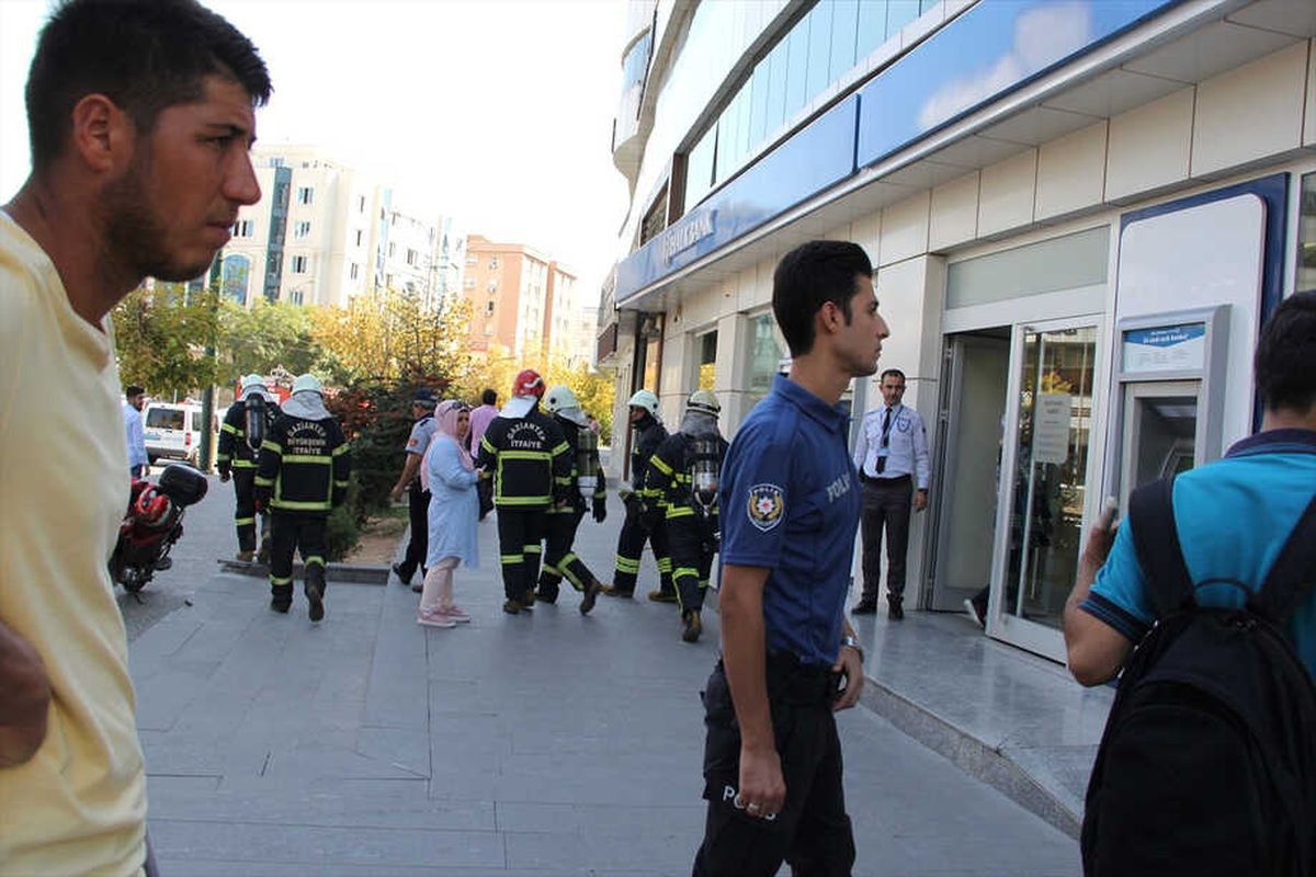 İtfaiyeden Mazgaldaki Dumana "Sürahiyle" Müdahale