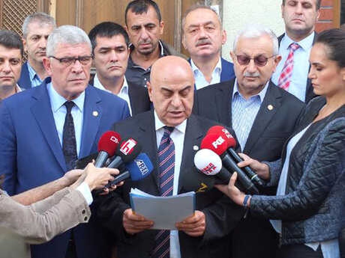 İyi Partililerden, Akşener\'in Evinin Önünde Açıklama