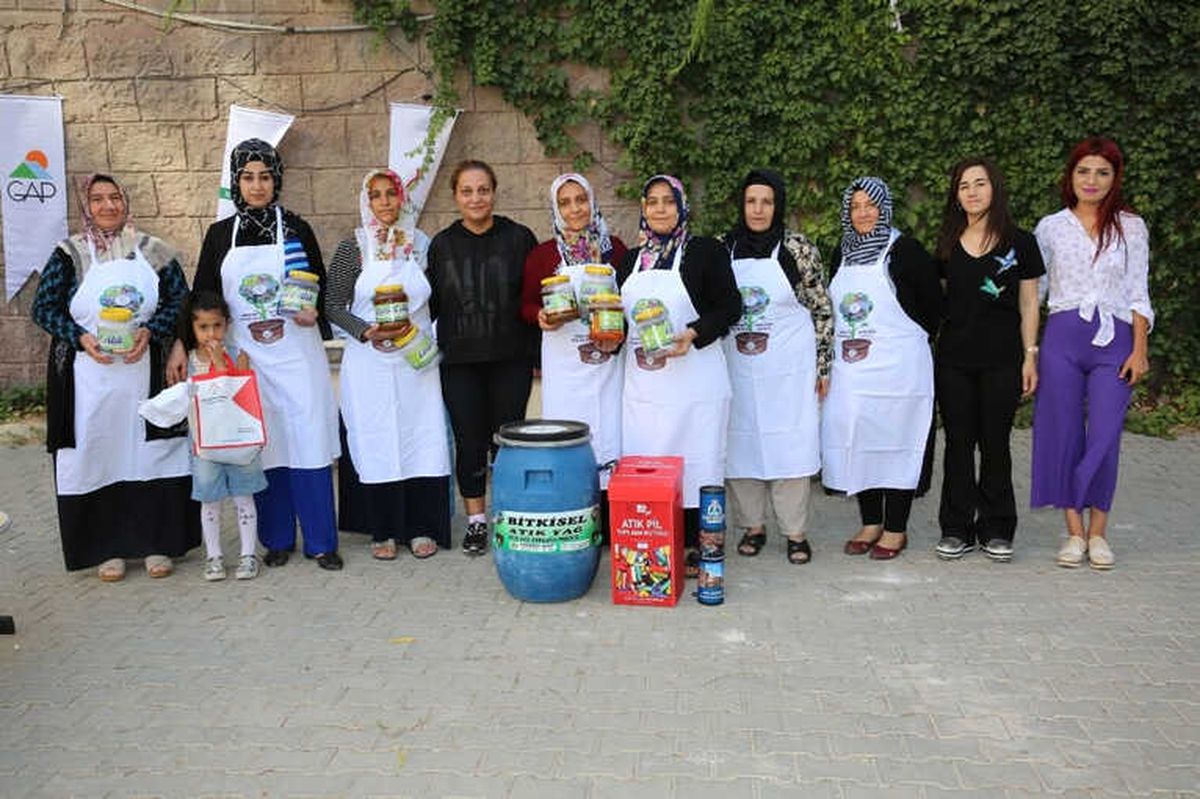 Karaköprü\'de Kadınlara Geri Dönüşüm Anlatıldı