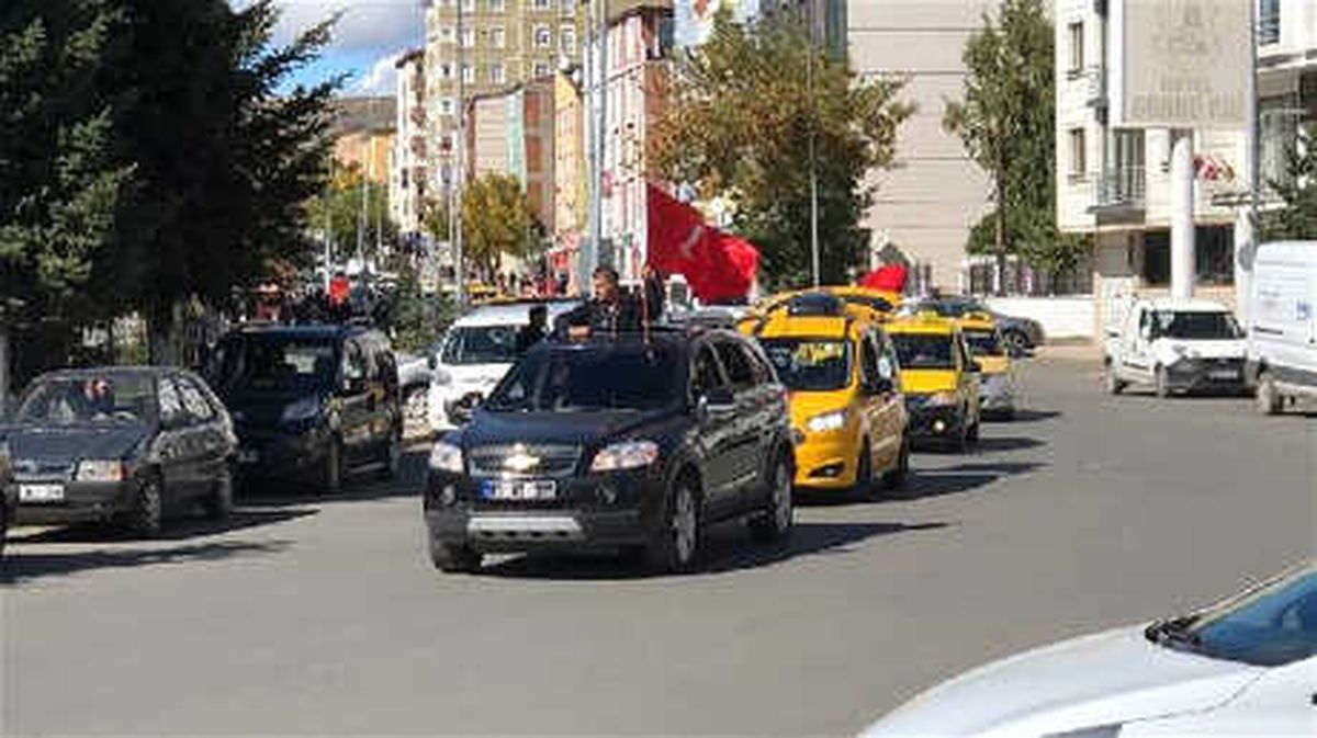 Kars\'ta Taksicilerden Teröre Lanet Konvoyu