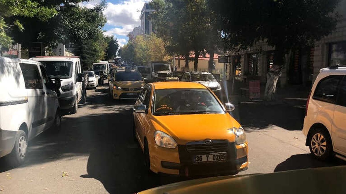 Karslı Taksicilerden PKK\'ya Tepki