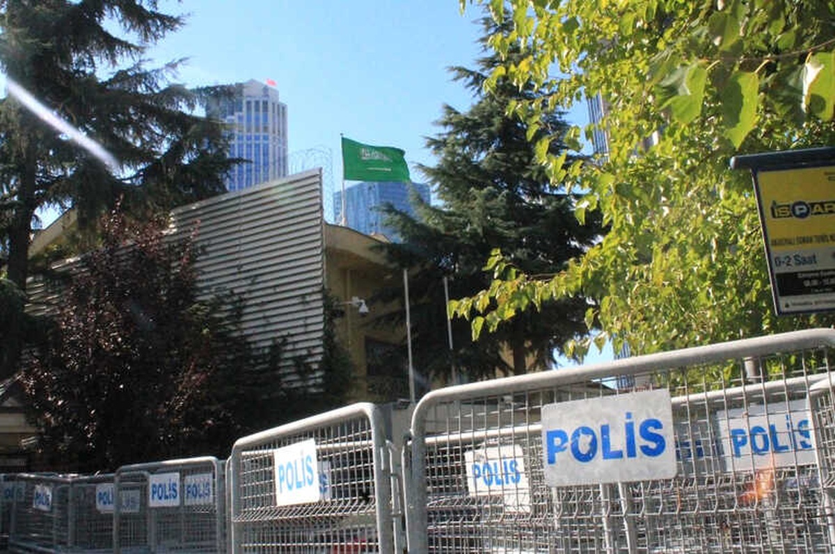 Kayıp Suudi Gazeteci İçin Meslektaşlarından Konsolosluk Önünde Açıklama