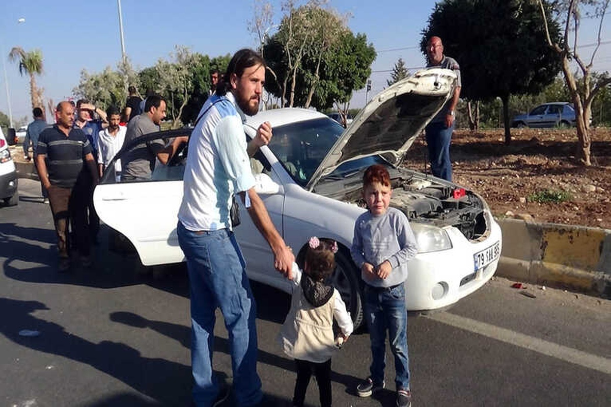 Kilis\'te 2 Otomobili Çarpıştı: 12 Suriyeli Yaralı