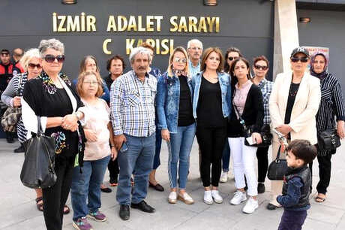 Mahkûm Yakınlarından Adliye Önünde Af Çağrısı