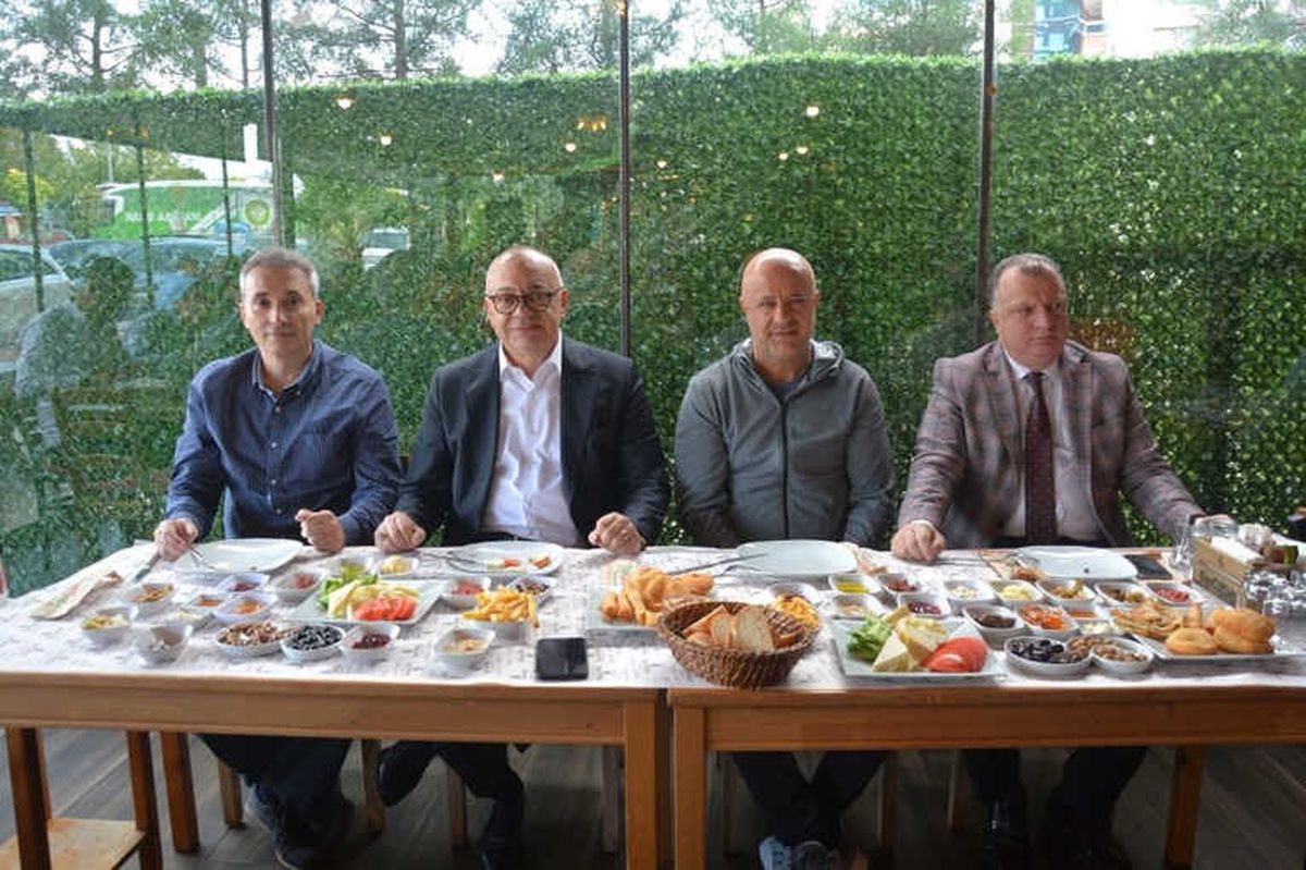 Manisa Bbsk Yönetimi Kahvaltıda Buluştu