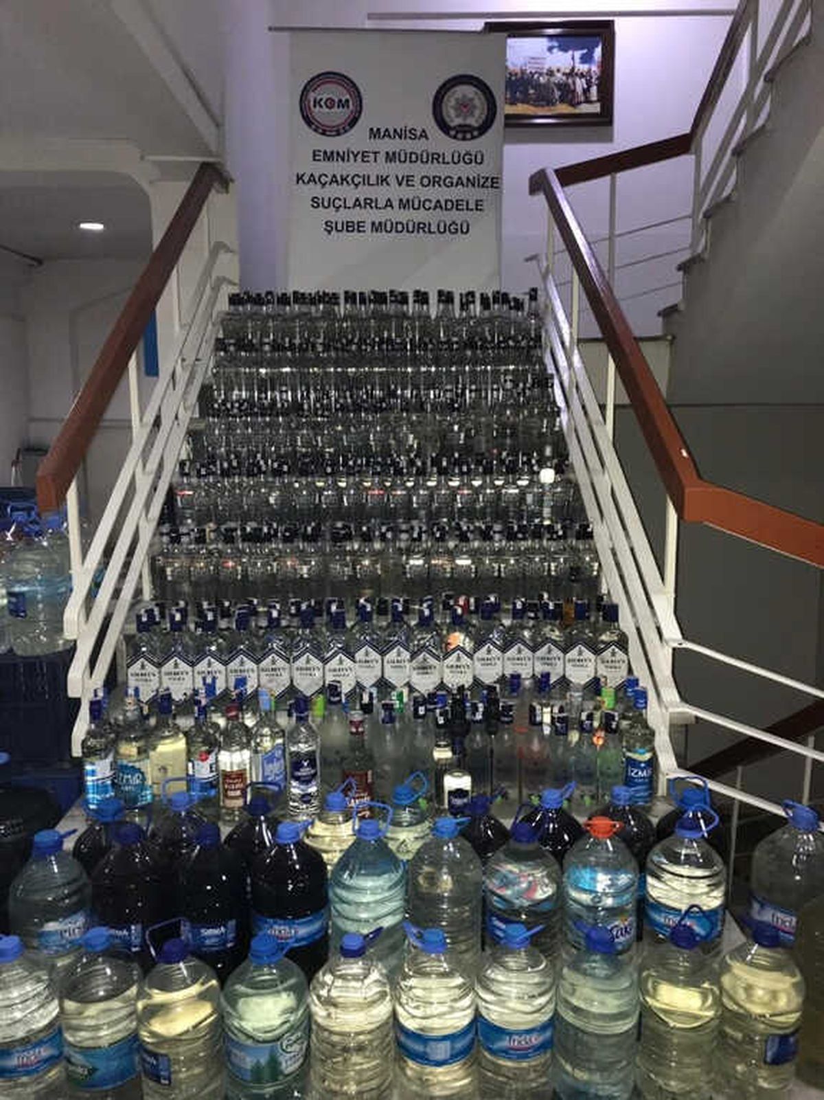 Manisa\'da Kaçak İçki ve Sahte Alkol Operasyonu