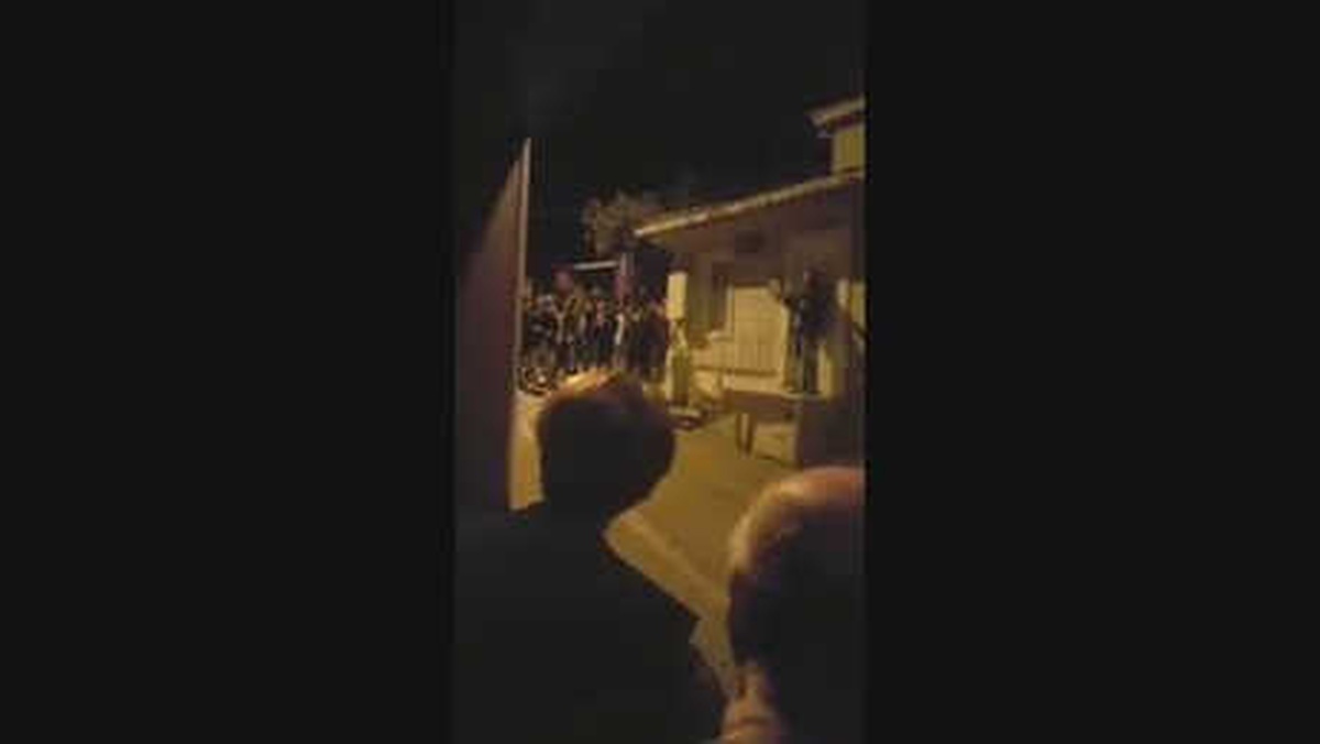 Meral Akşener\'in Evinin Önünde Gerginlik