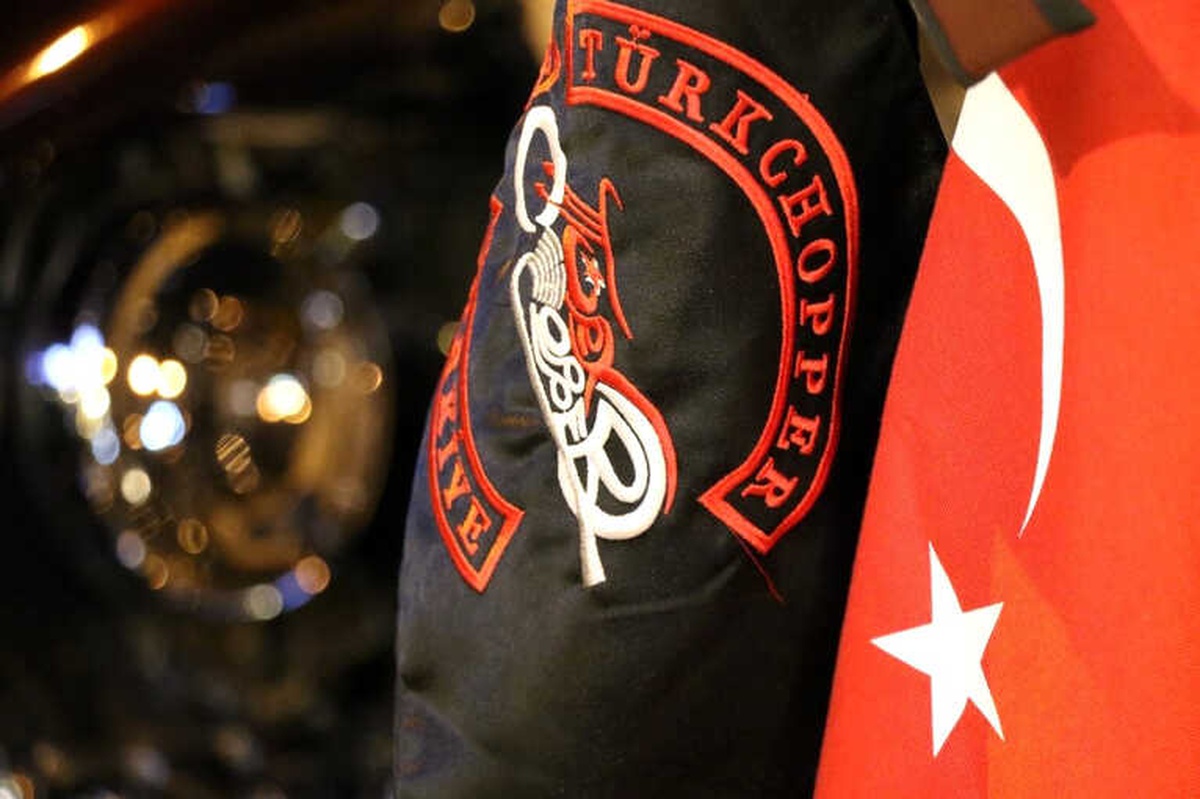 Bu Yeleği Giymek Cesaret İster