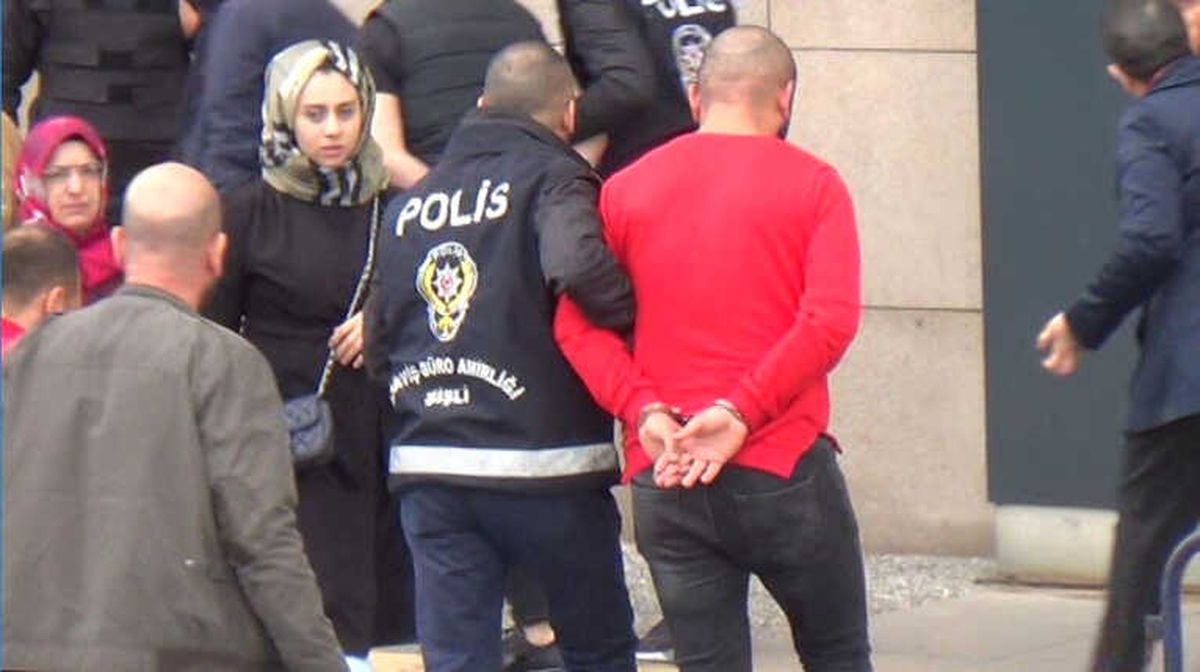 İstanbul\'da Tüneli Kapatan Magandalar Adliyeye Böyle Götürüldü