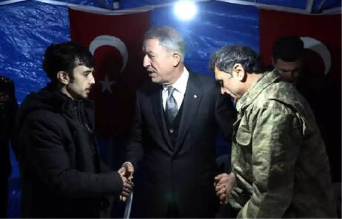 Şehidin Ailesine, Bakan Hulusi Akar ve Komutanlardan Taziye Ziyareti