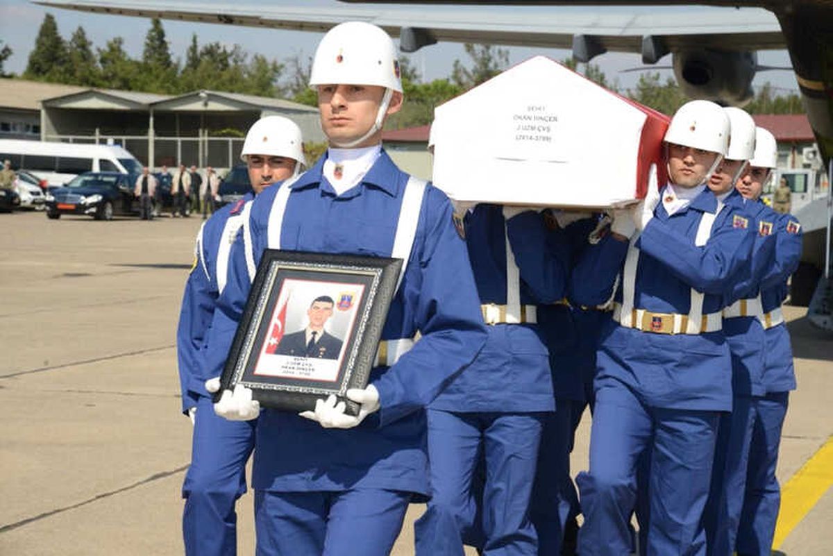 Şehit Okan Dinçer\'in Cenazesi Balıkesir\'e Getirildi