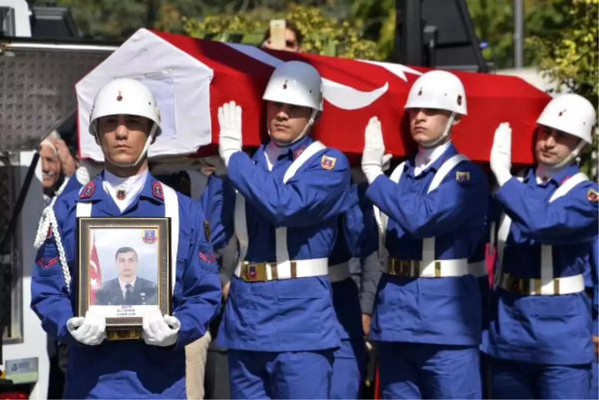 Şehit Uzman Çavuş Ali Hekim\'in Annesi: Olmadı Böyle Oğlum