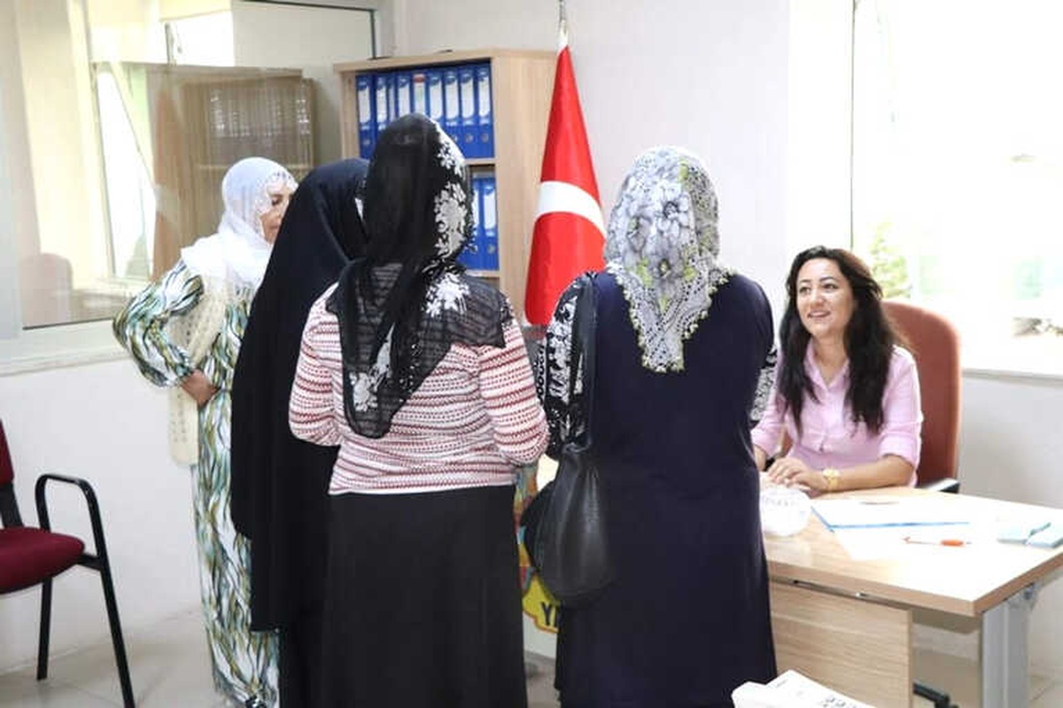 Siirt\'te 600 Vatandaşa Alışveriş Kartları Dağıtıldı