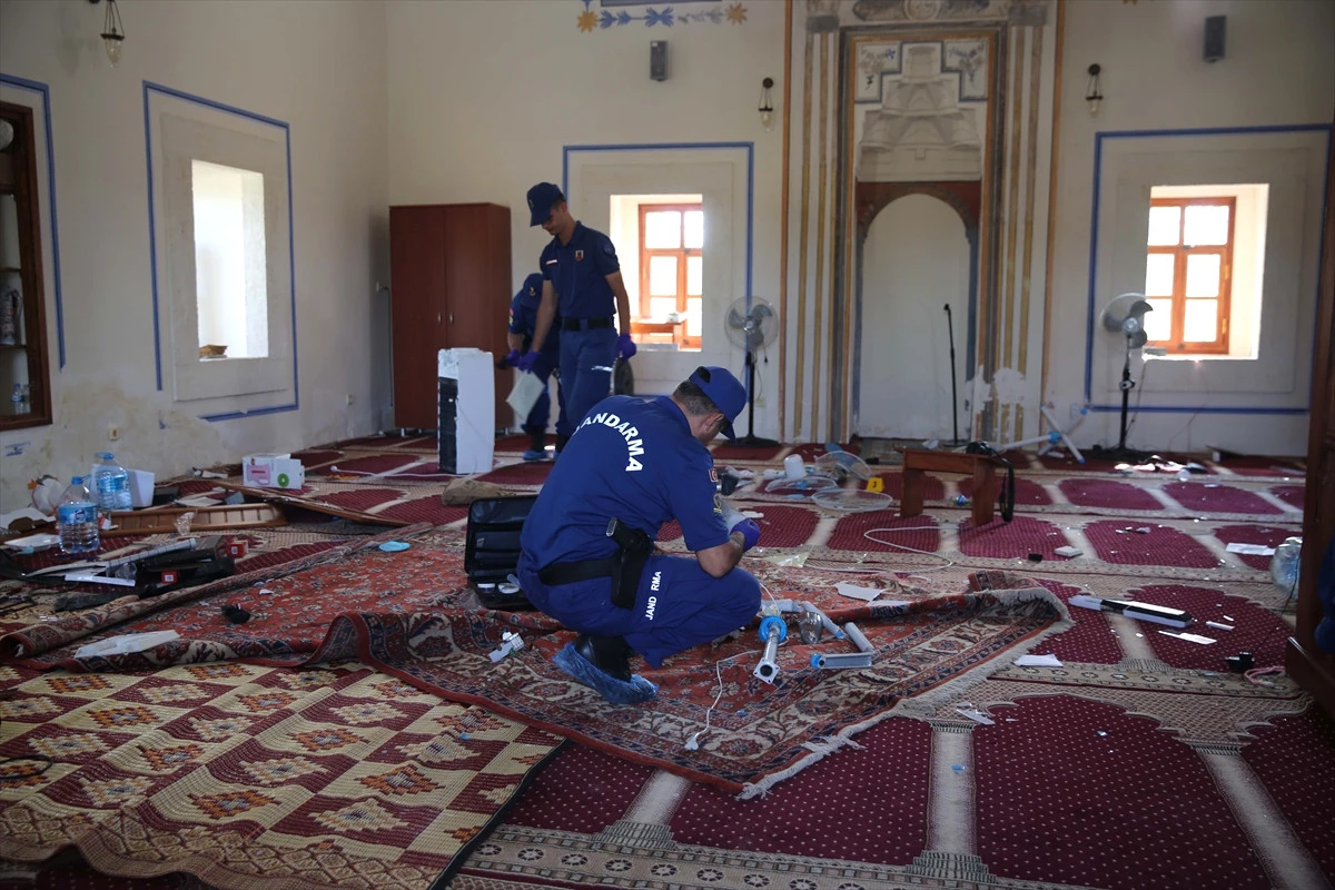 Tarihi Camiye Zarar Veren Kişi Tutuklandı