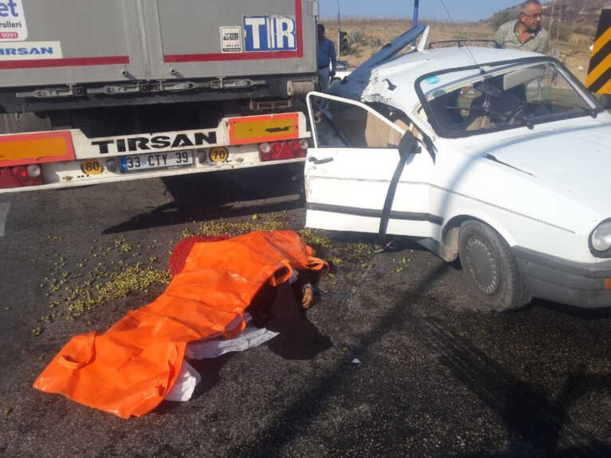 Tır ile Otomobil Çarpıştı: 1 Ölü, 3 Yaralı
