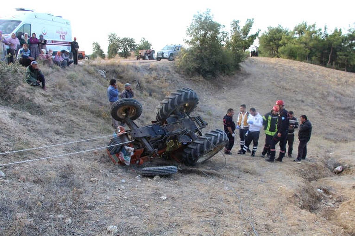 Traktörün Altında Kalan 17 Yaşındaki Genç Yaşamını Yitirdi