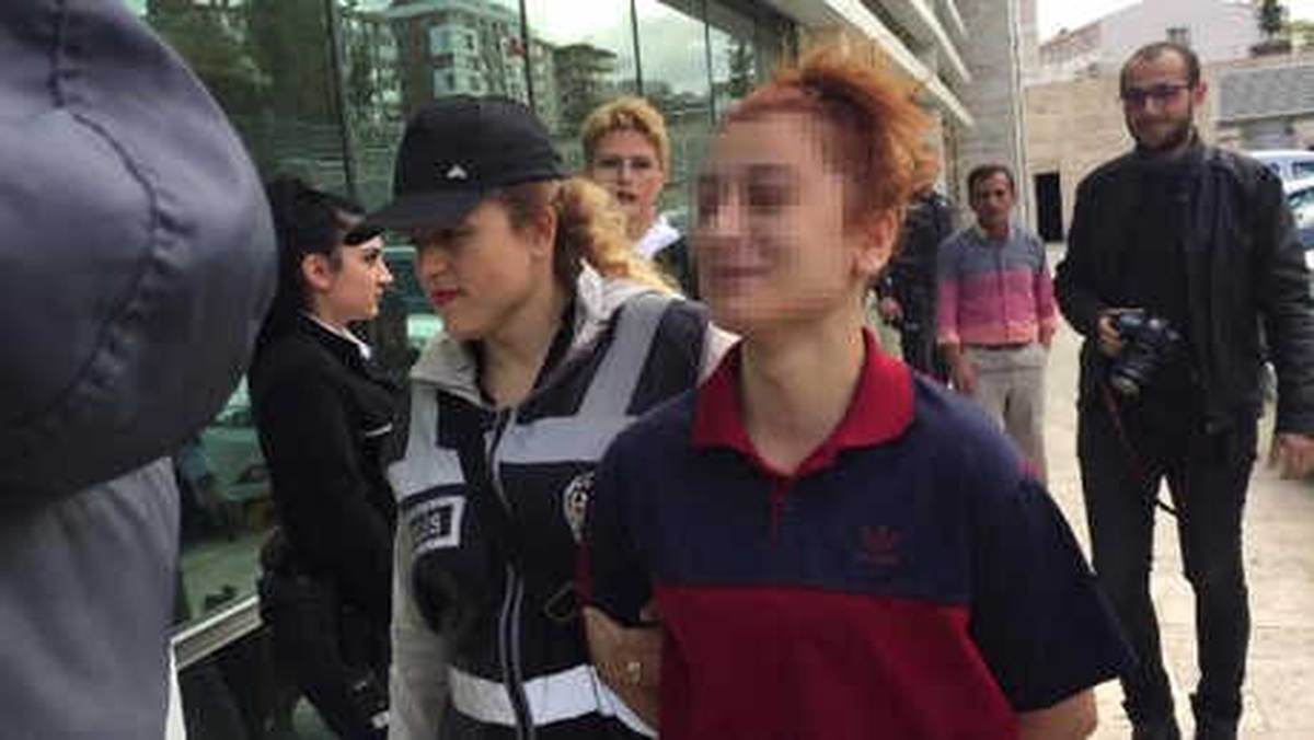 Yonca, Tartıştığı Eski Sevgilisi ve 3 Arkadaşını Bıçakladı