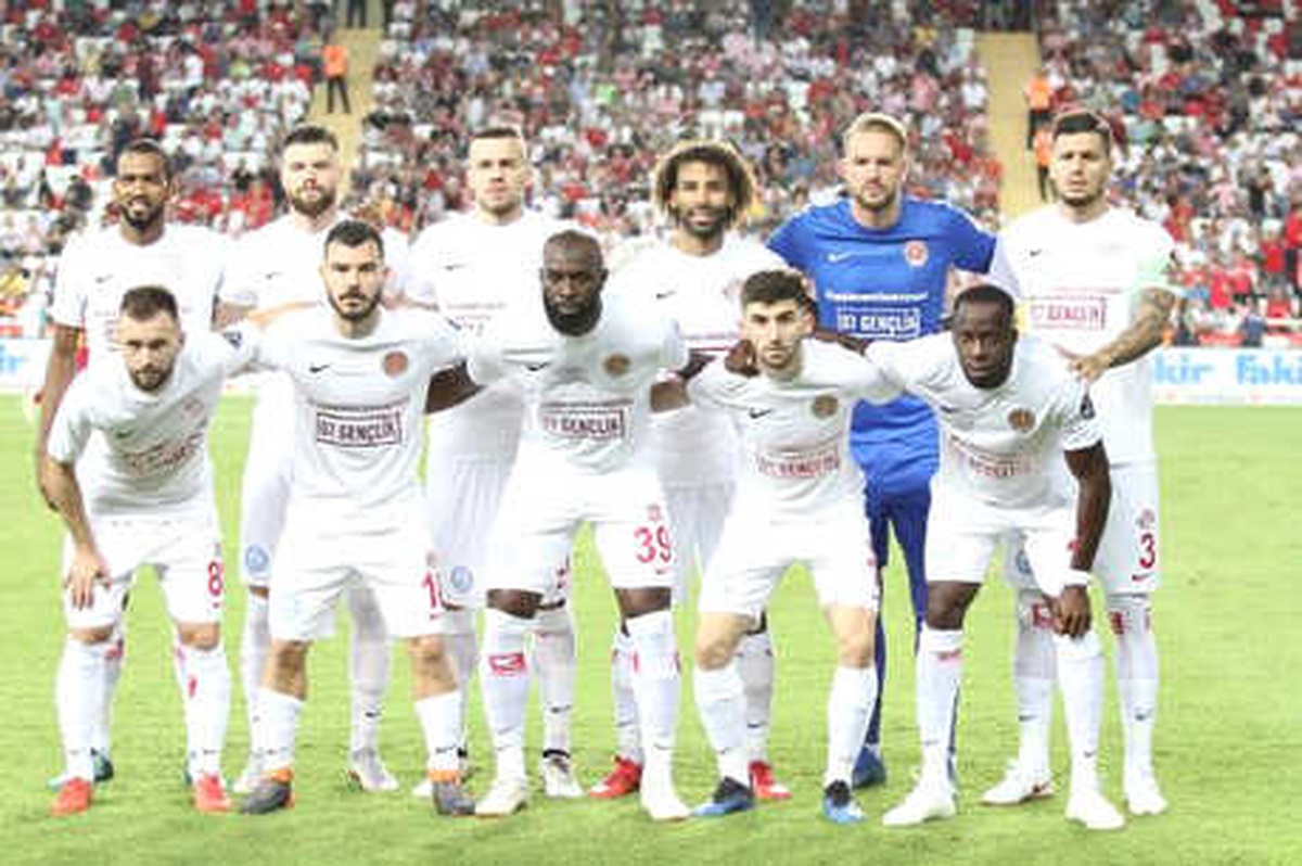 07 Gençlik Taraftar Grubu Antalyaspor\'a Sponsor Oldu