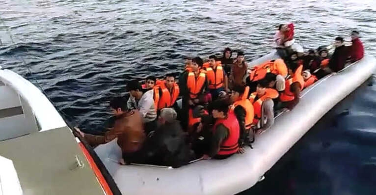 805 Düzensiz Göçmen ve 3 Göçmen Kaçakçısı Yakalandı"
