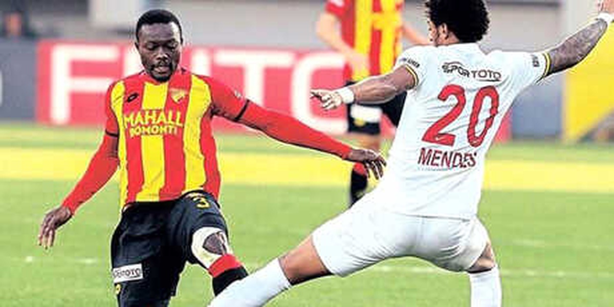 Adama Traore 6 Ay Sahalardan Uzak Kalacak