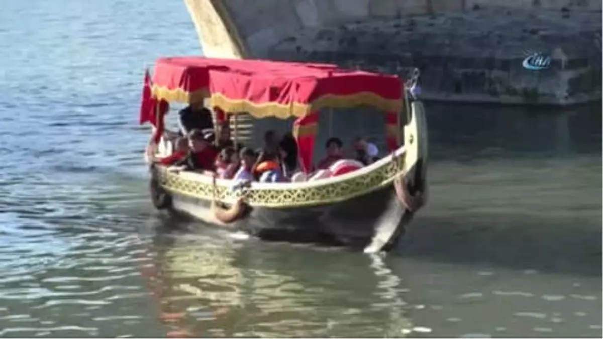 Denizi Olmayan Tokat\'ta Çocukların Kayık Keyfi