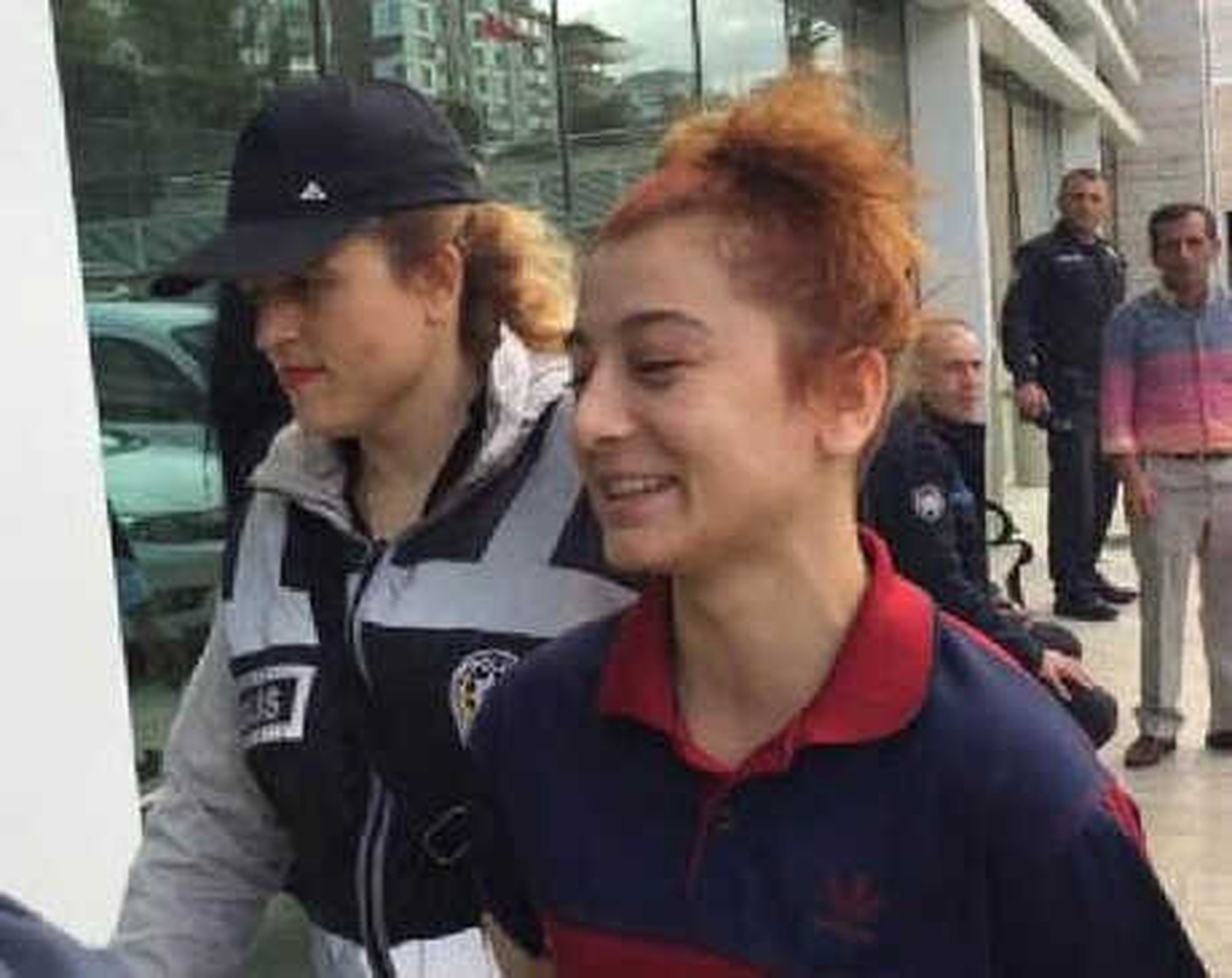 Eski Sevgilisi ve 3 Kişiyi Bıçaklayan Genç Kız ile Arkadaşı Tutuklandı