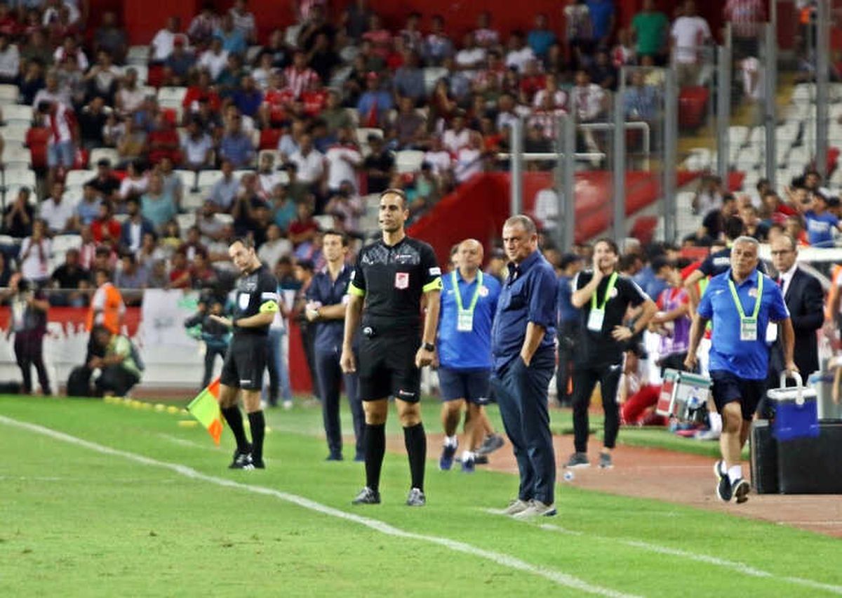 Fatih Terim\'in Maicon ve Donk Planı Tuttu
